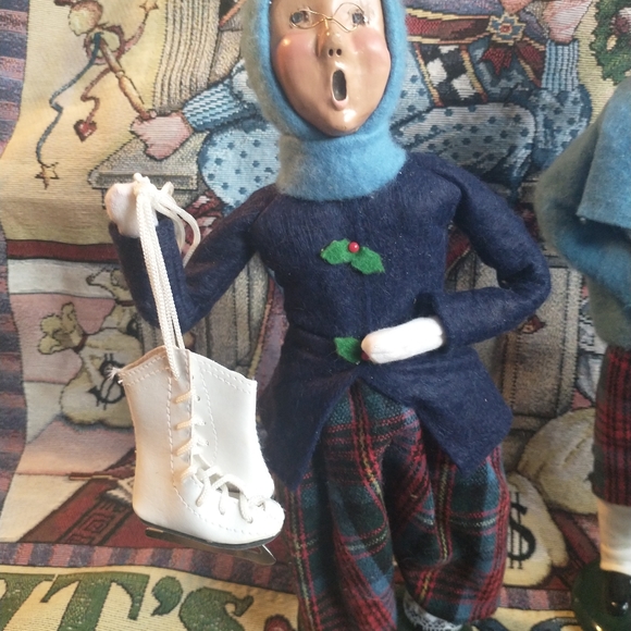 2 VINTAGE AMAZING BYERS CHOICE CAROLERS DOLLS. - Picture 9 of 16